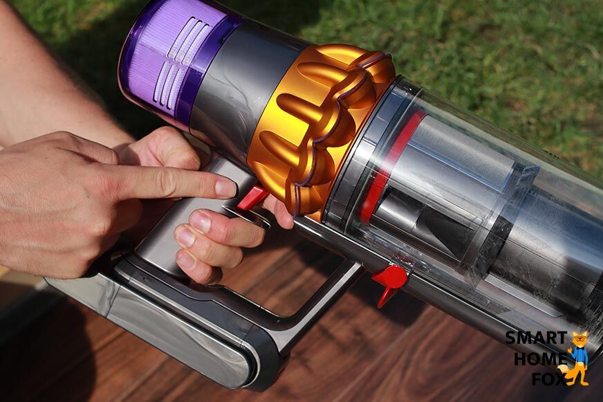 bouton d'alimentation du Dyson V15