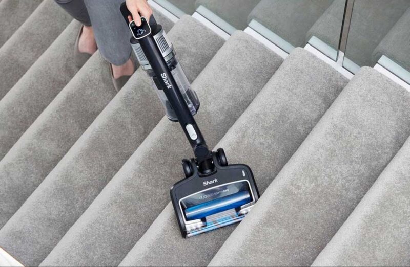 shark-aspirateur-balai-IZ320EU