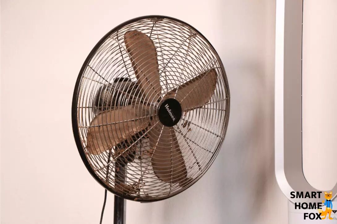 vieux ventilateur avec pales rotatives