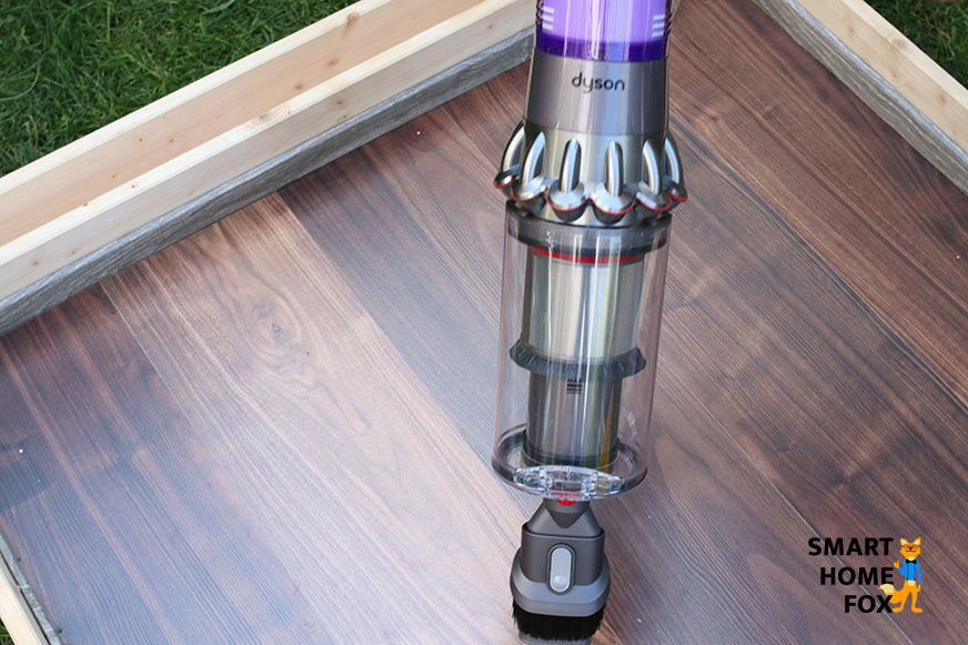 Le Dyson V11 aspire la saleté